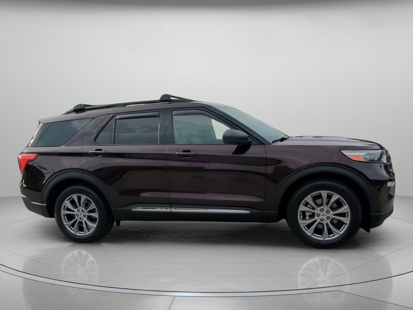 Certified 2022 Ford Explorer XLT w/ Equipment Group 202A RWD image 34