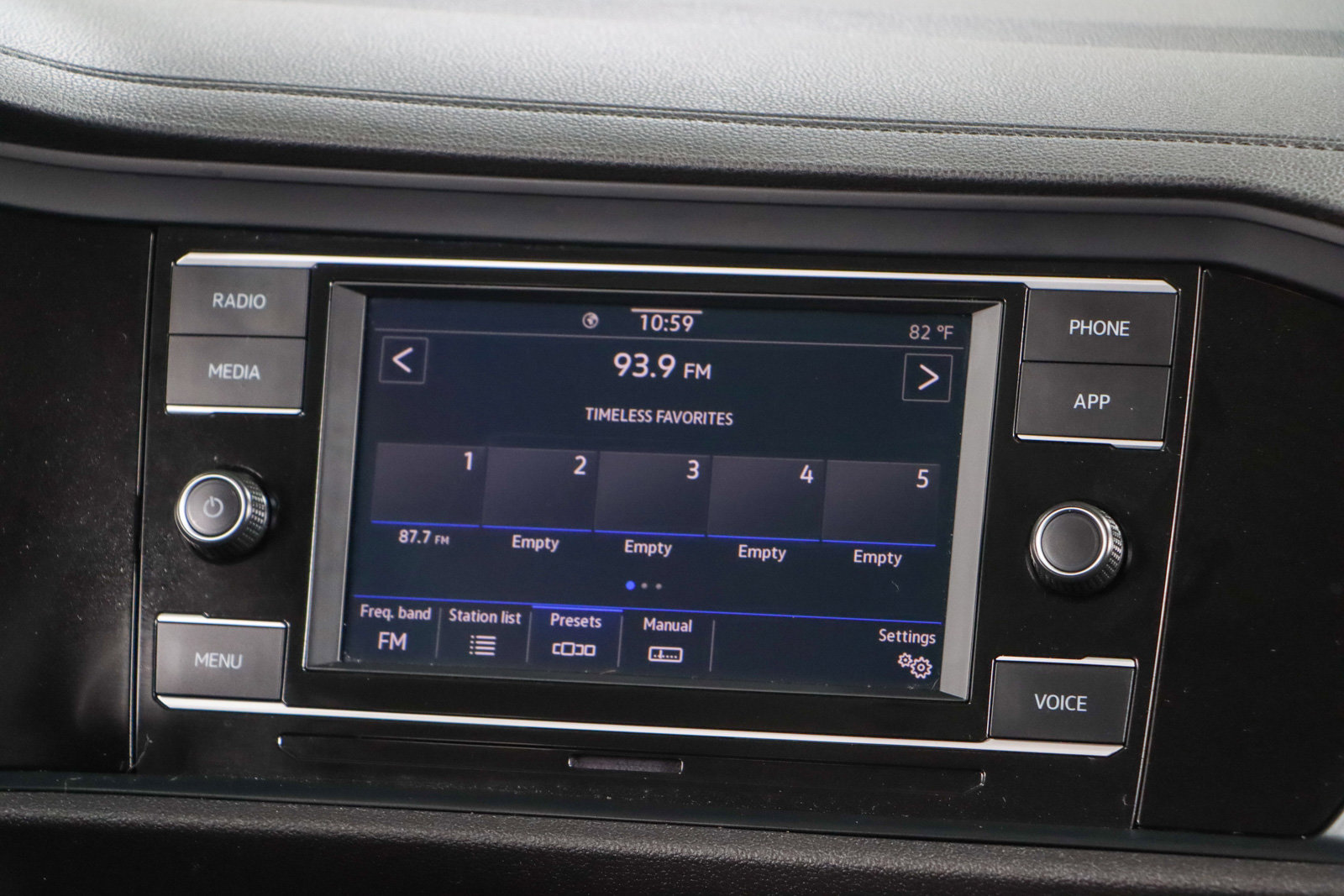 Used 2024 Volkswagen Jetta SE image 19