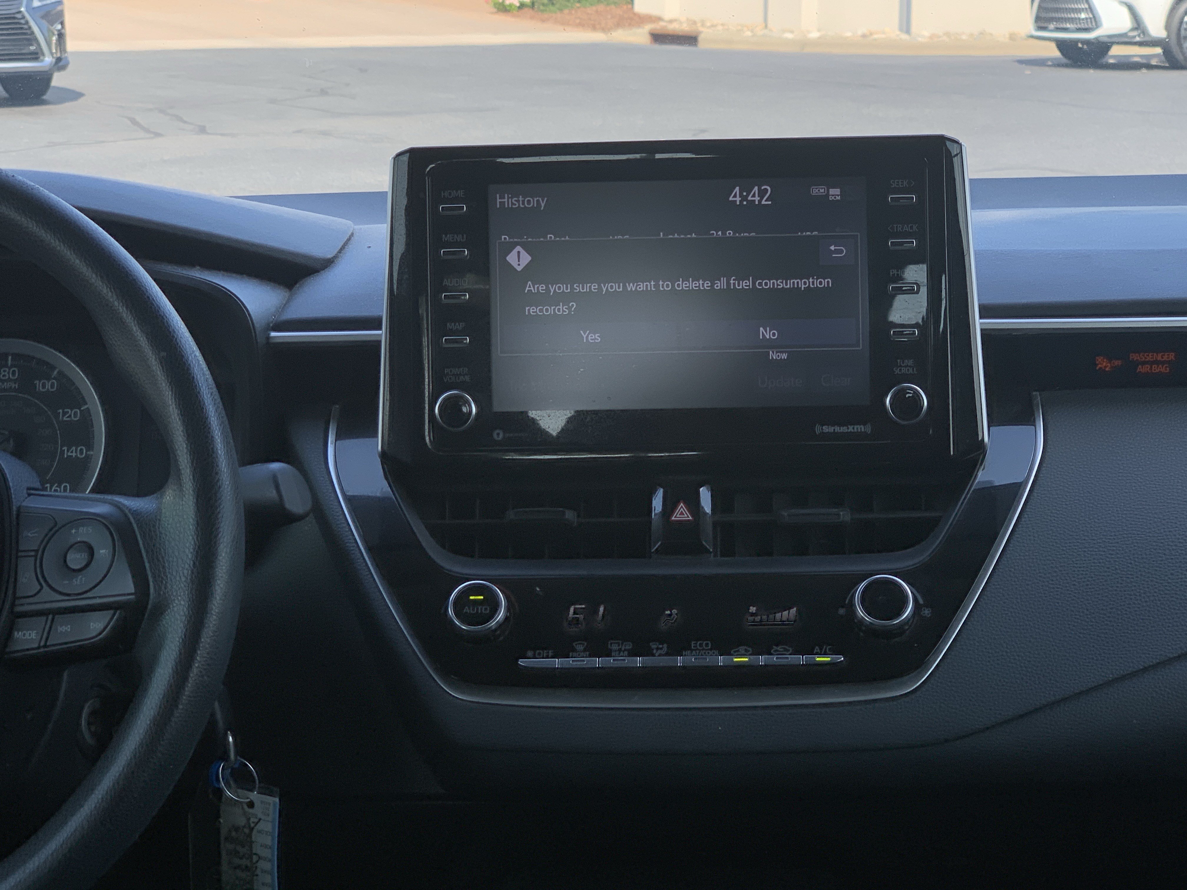Used 2021 Toyota Corolla LE FWD image 31