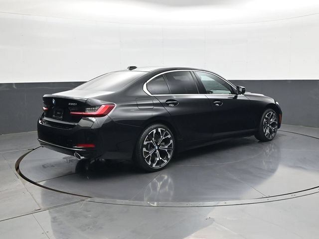 Used 2025 BMW 330i xDrive Sedan w/ Premium Package AWD/4WD image 5