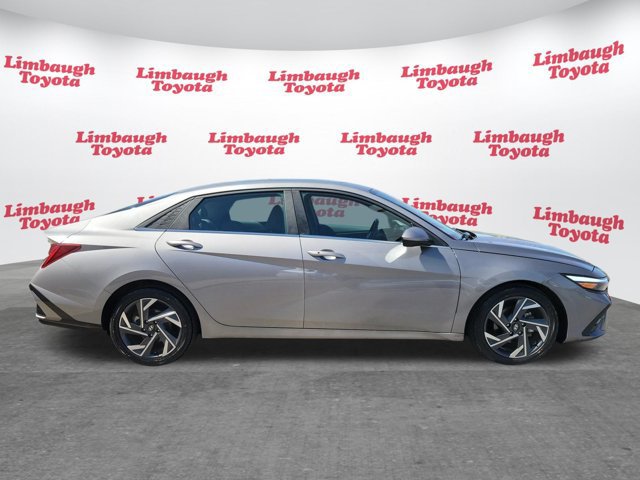 Used 2025 Hyundai Elantra SEL FWD image 23
