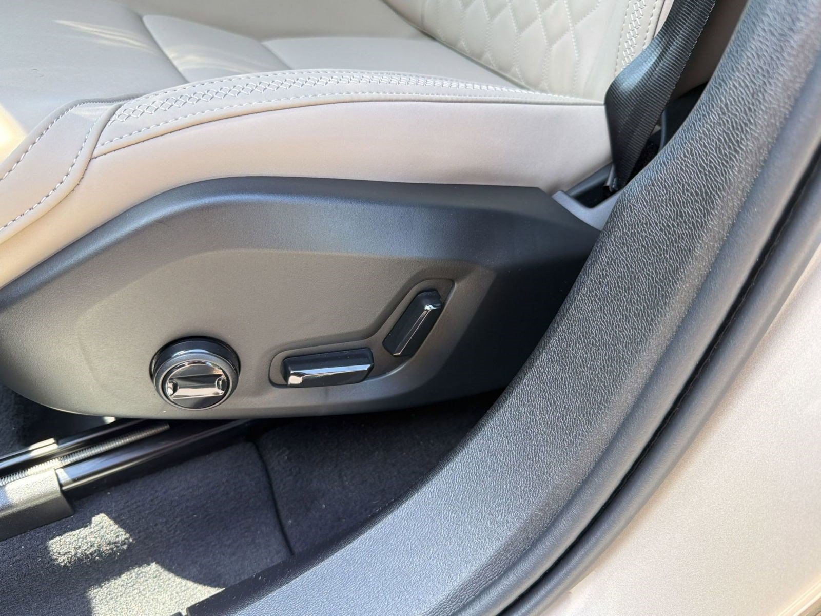 New 2026 Volvo XC60 B5 Core AWD/4WD image 14