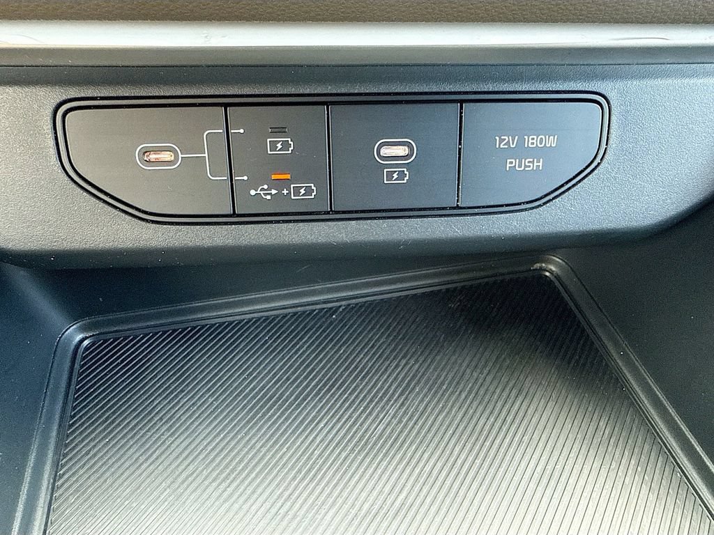 Certified 2025 Kia Carnival FWD image 28