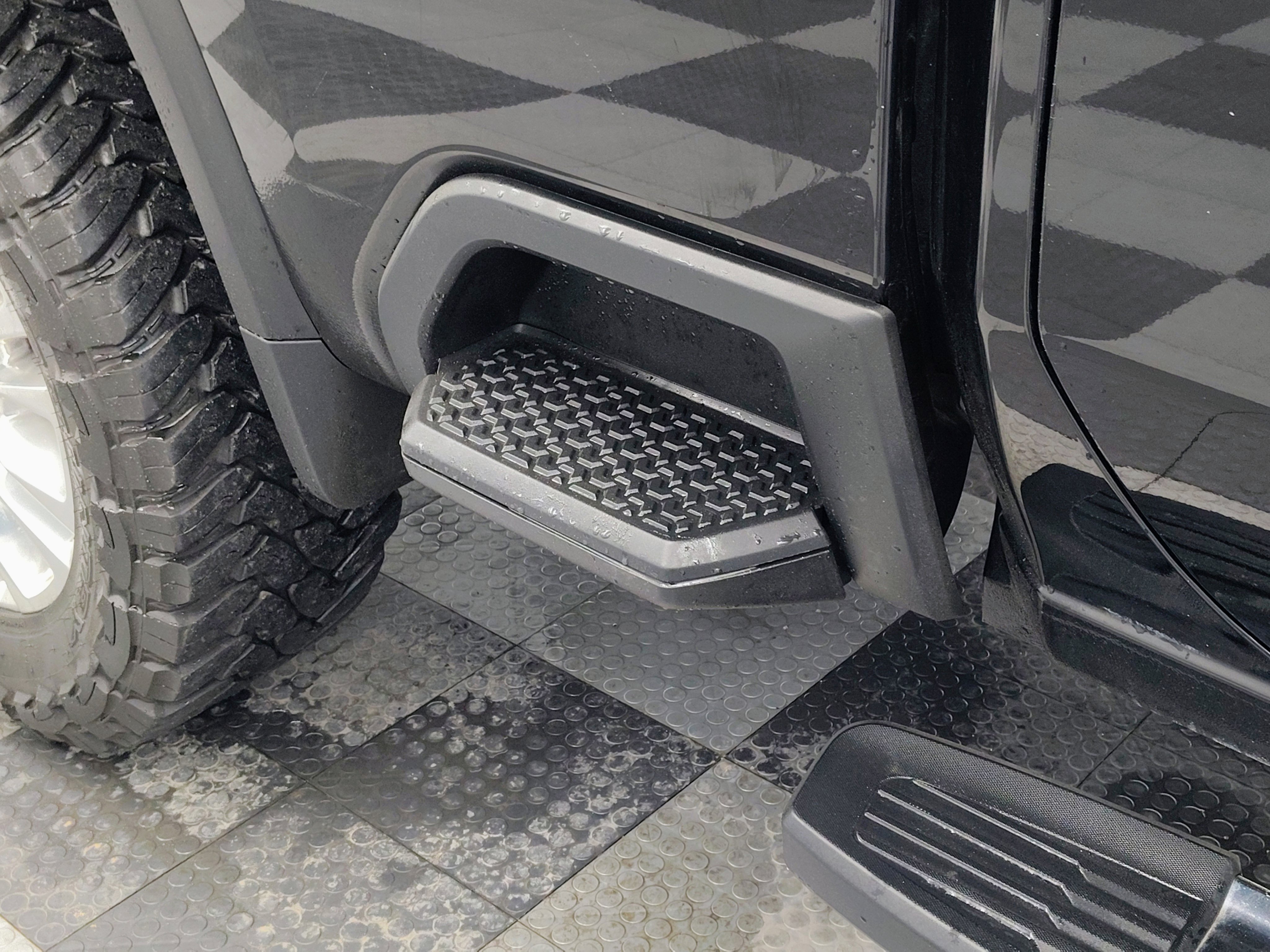 Used 2022 Chevrolet Silverado 3500 High Country w/ Technology Package image 12