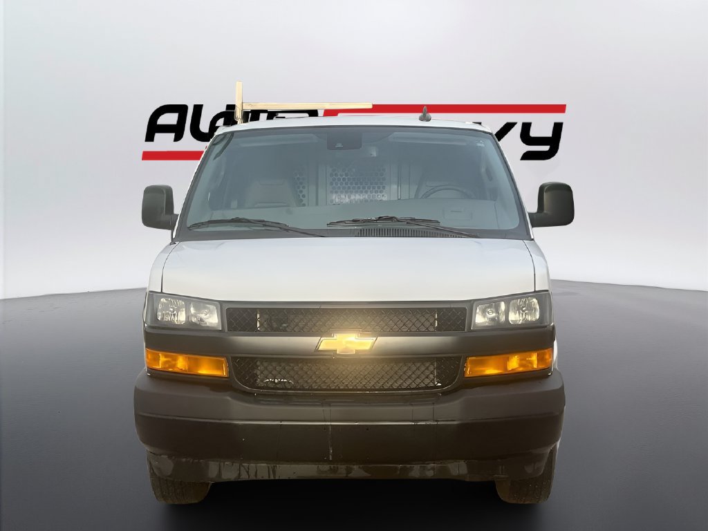 Used 2024 Chevrolet Express 2500 RWD image 2
