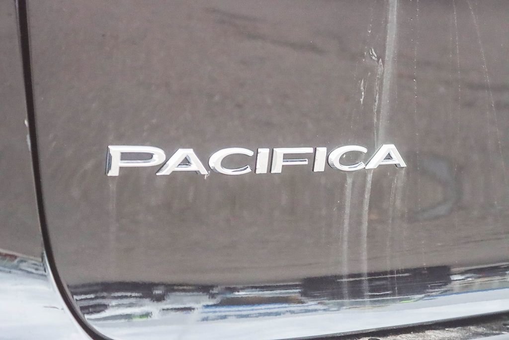 Used 2024 Chrysler Pacifica Select image 9