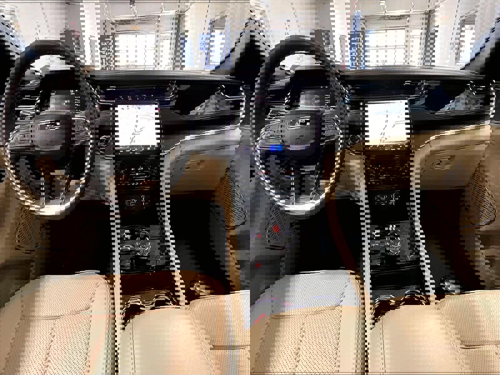 Used 2023 Jeep Grand Cherokee 4WD 4xe w/ Luxury Tech Group II image 21