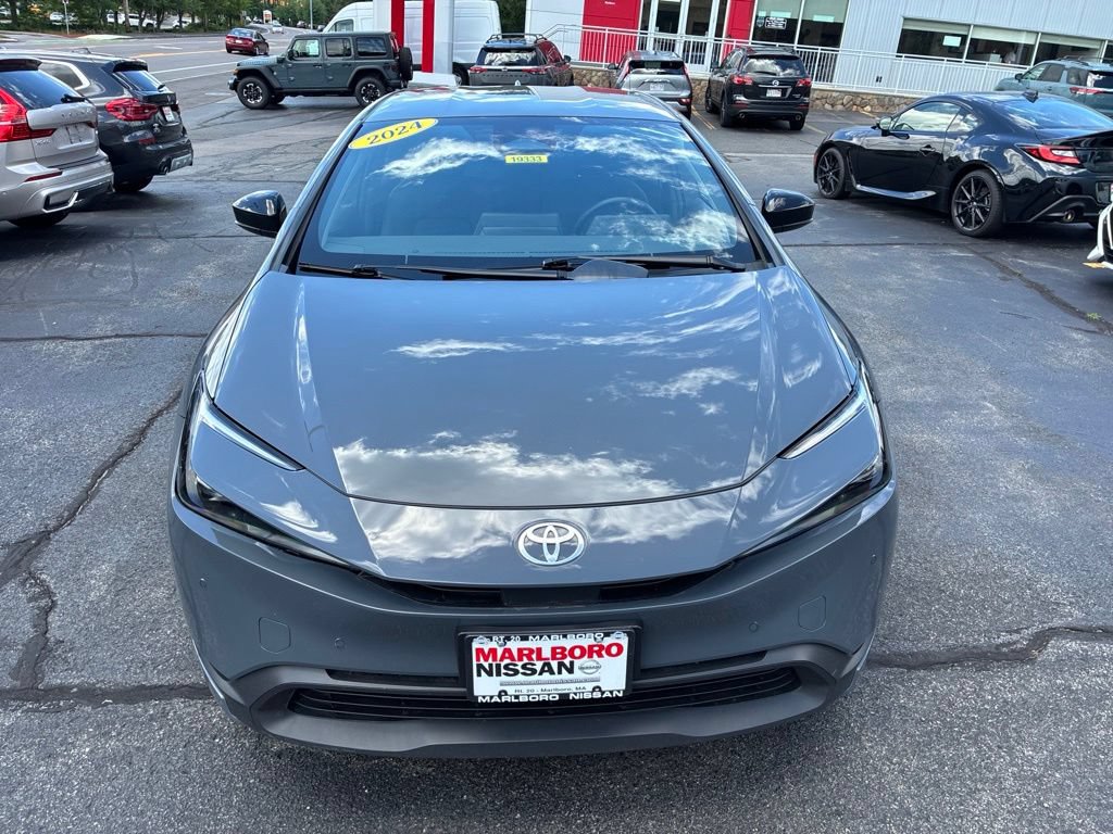 Used 2024 Toyota Prius LE FWD image 2