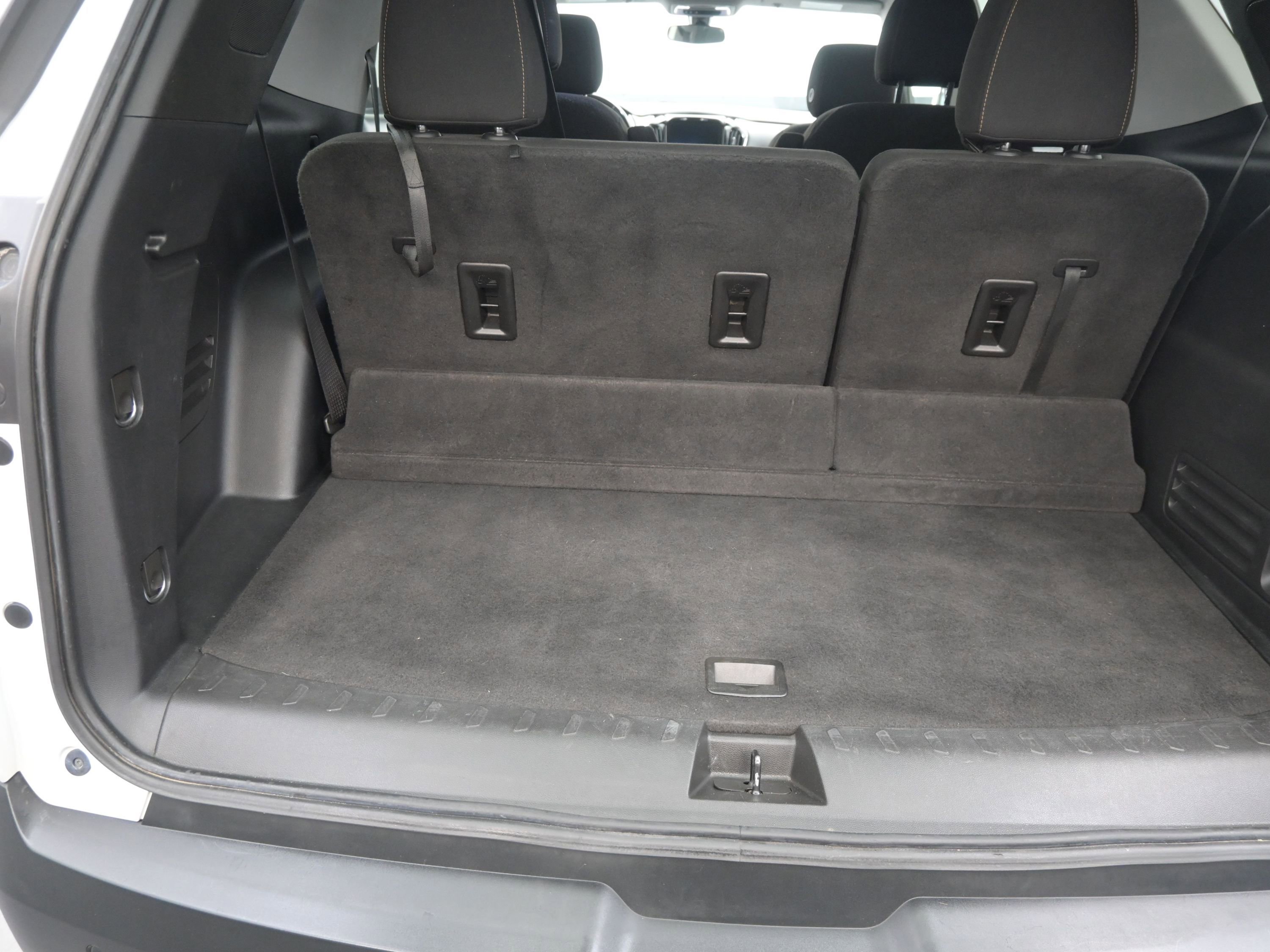 Used 2021 Chevrolet Traverse LT image 14