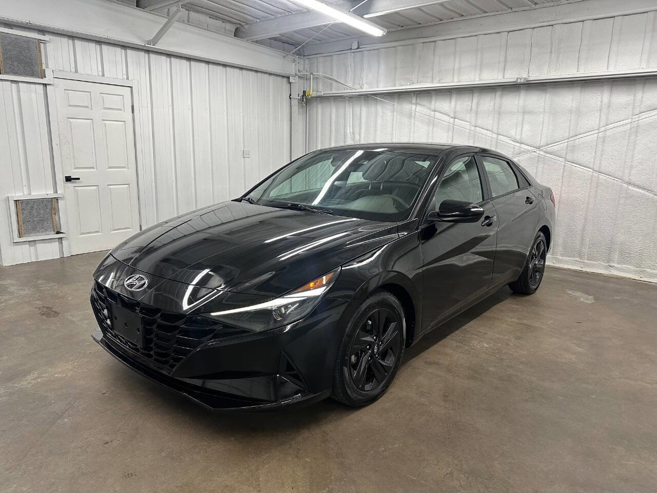 Used 2021 Hyundai Elantra SEL image 1