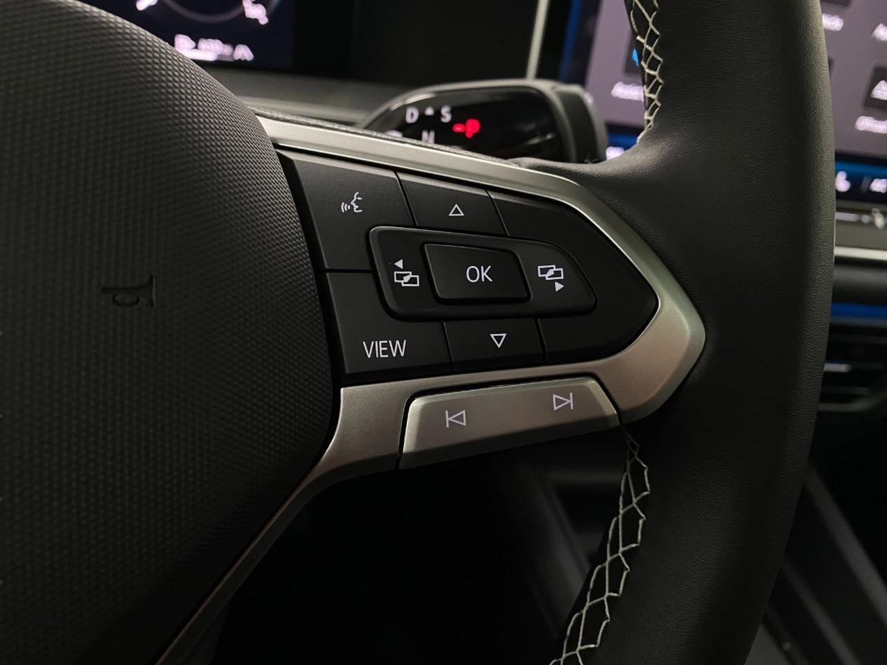 New 2026 Volkswagen Tiguan SE image 16