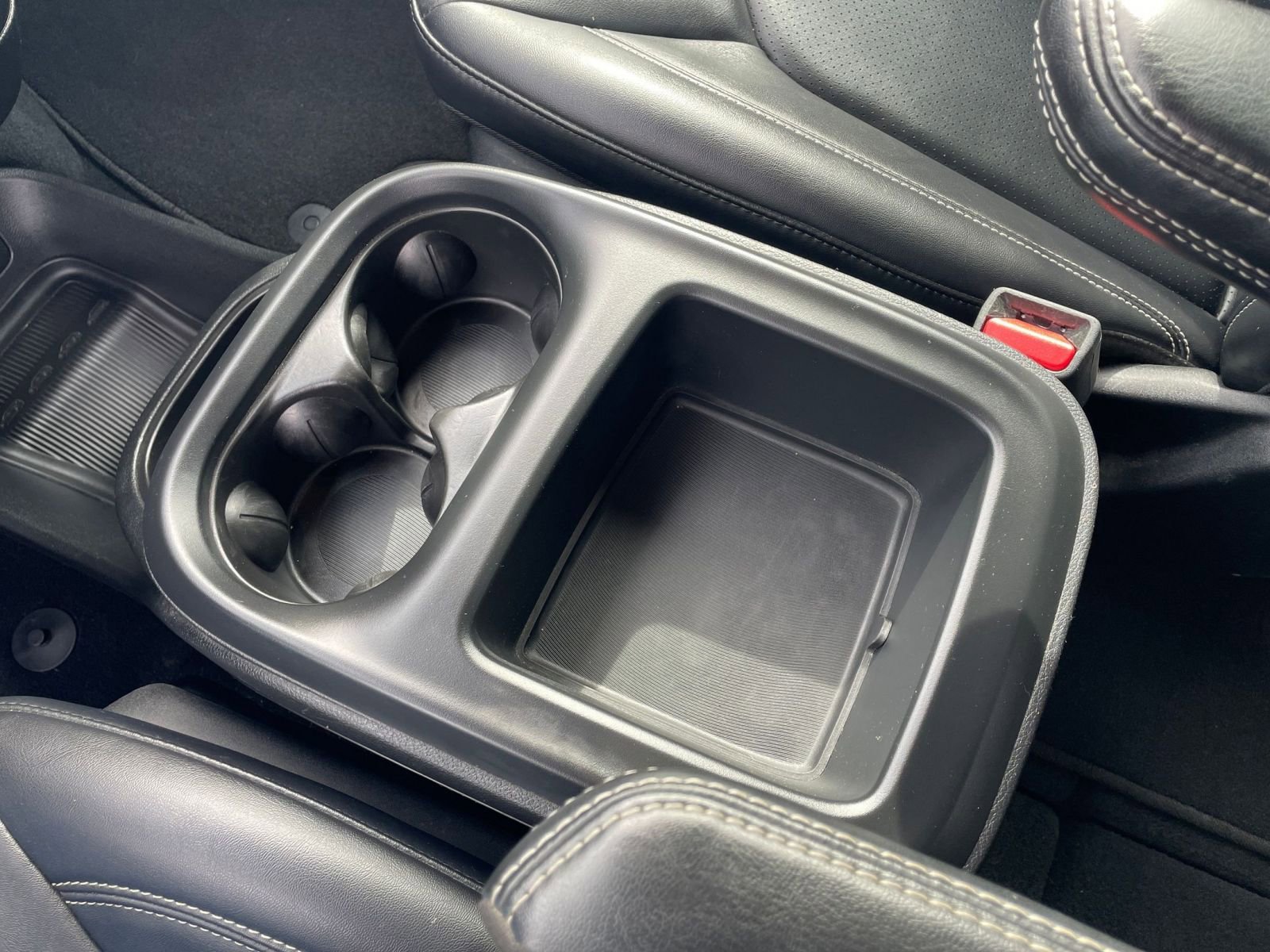 Used 2025 Chrysler Pacifica Select image 38