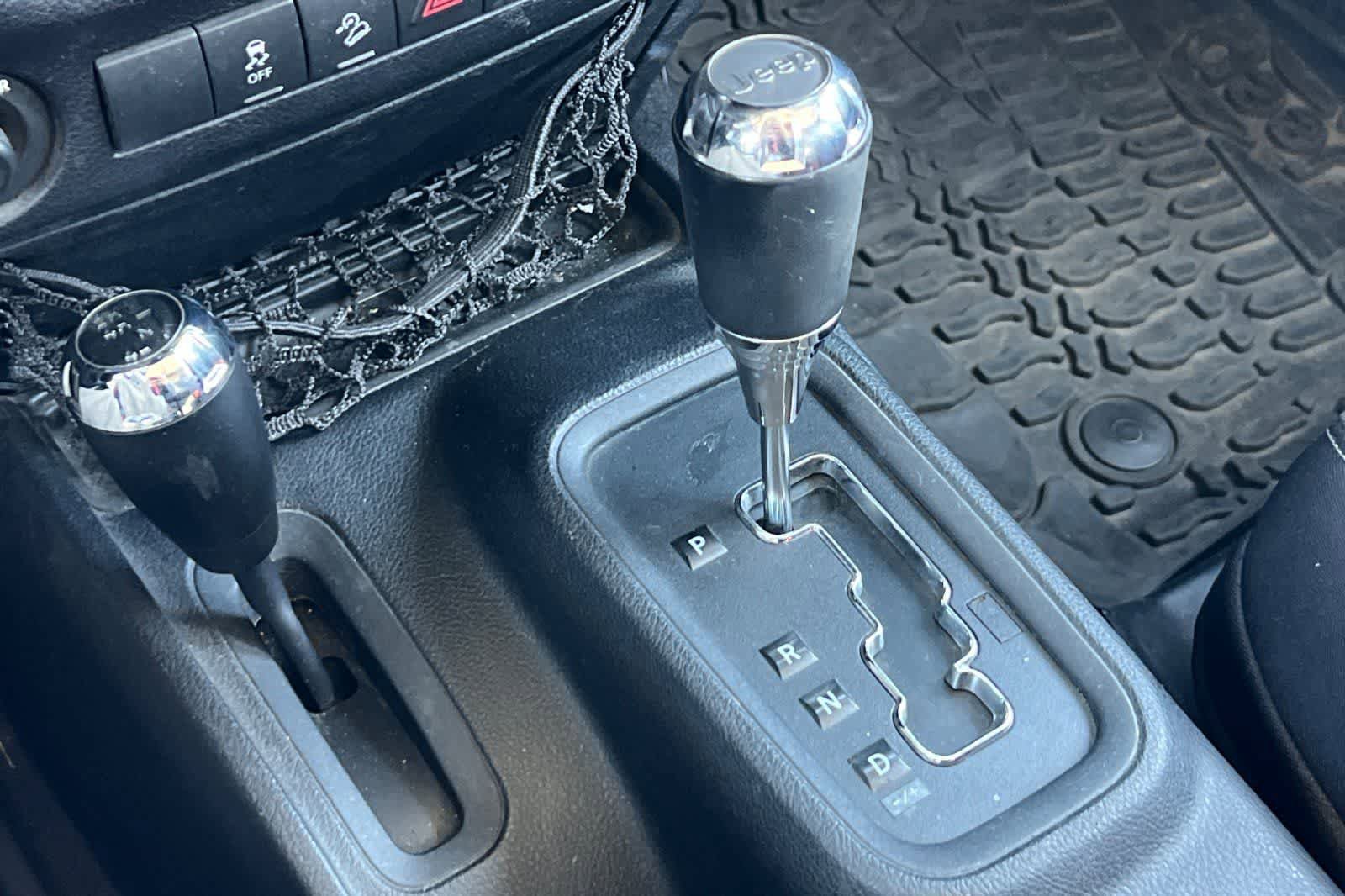 Used 2014 Jeep Wrangler Unlimited Sahara w/ Connectivity Group AWD/4WD image 23