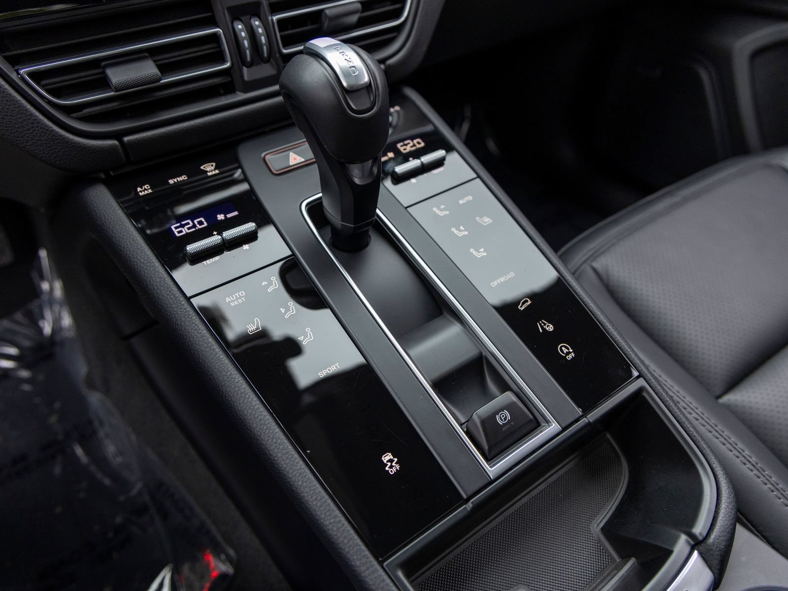 Certified 2026 Porsche Macan AWD/4WD image 44
