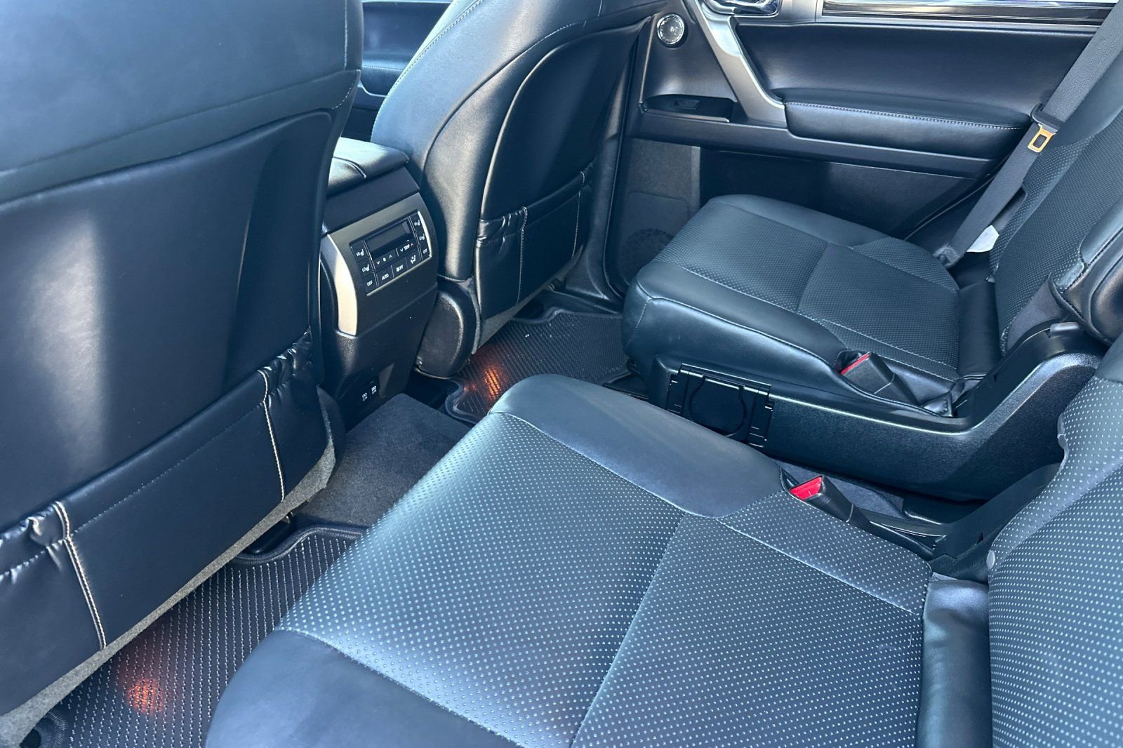 Certified 2023 Lexus GX 460 Luxury w/ Sport Design Package AWD/4WD image 9