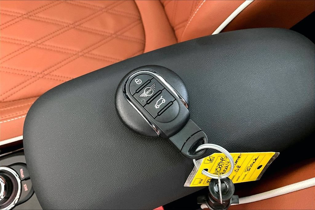 Used 2024 MINI Cooper SE w/ Signature Upholstery Package FWD image 12