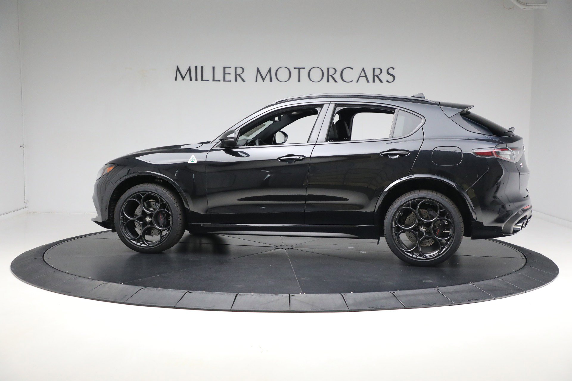 New 2024 Alfa Romeo Stelvio Quadrifoglio w/ Active Assist Plus Package AWD/4WD image 9