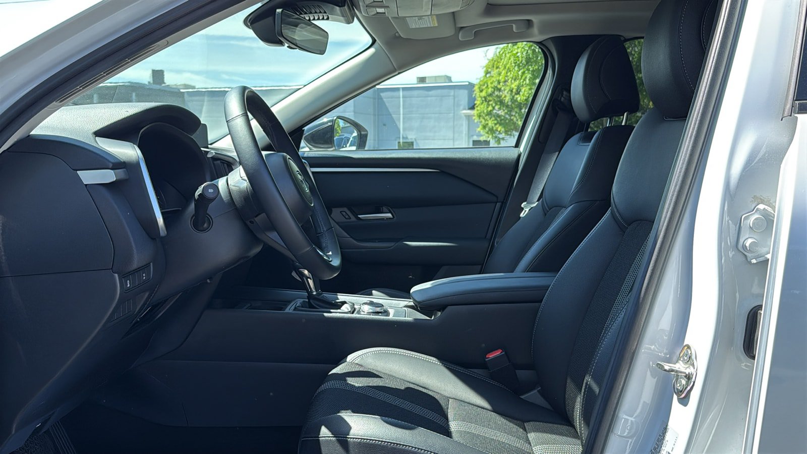 Certified 2025 MAZDA CX-50 AWD 2.5 S w/ Premium Package image 12