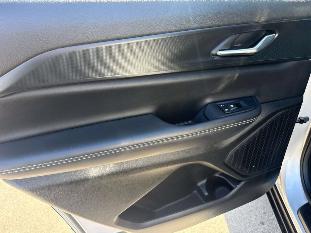 Used 2023 Jeep Grand Cherokee L Laredo AWD/4WD image 7