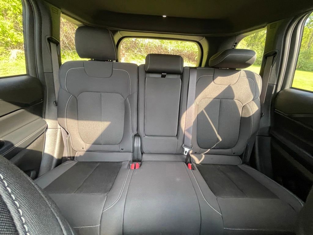Used 2024 Jeep Grand Cherokee Laredo X w/ Luxury Tech Group I AWD/4WD image 15