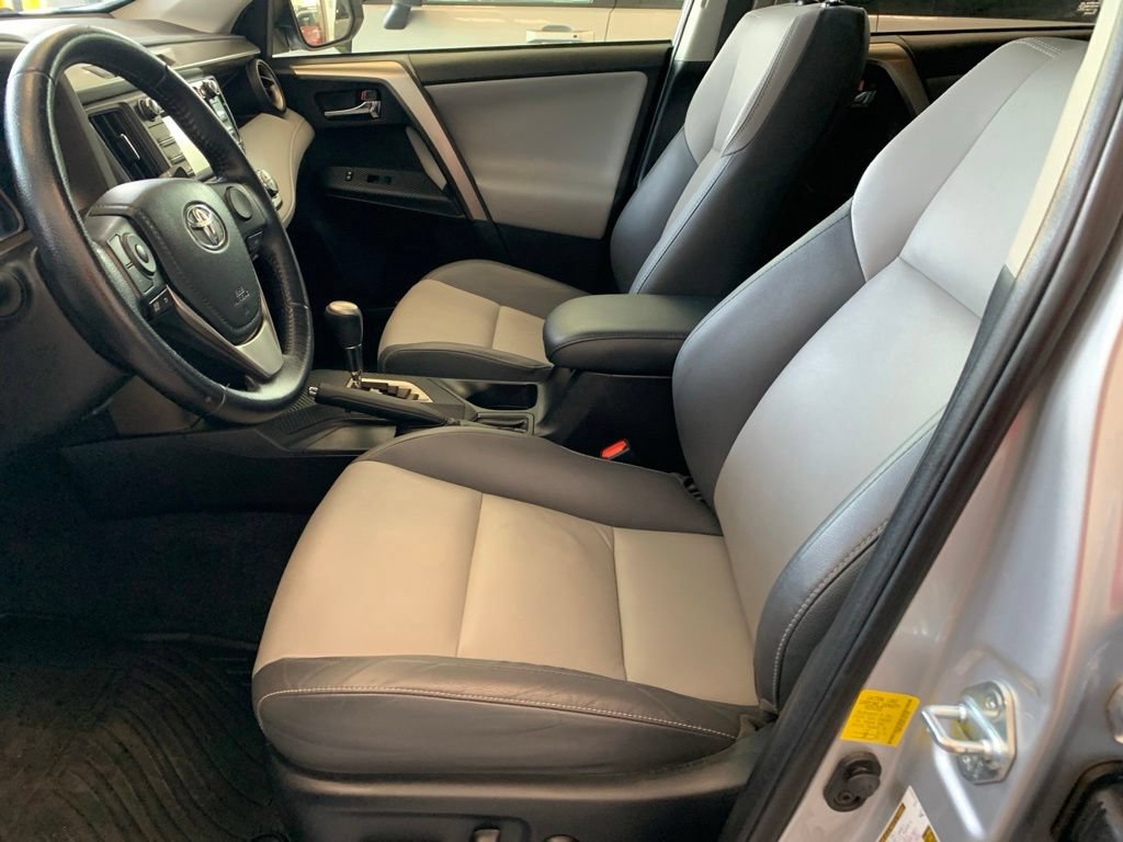 Used 2015 Toyota RAV4 Limited w/ Four Season Floor Mat Package AWD/4WD image 10