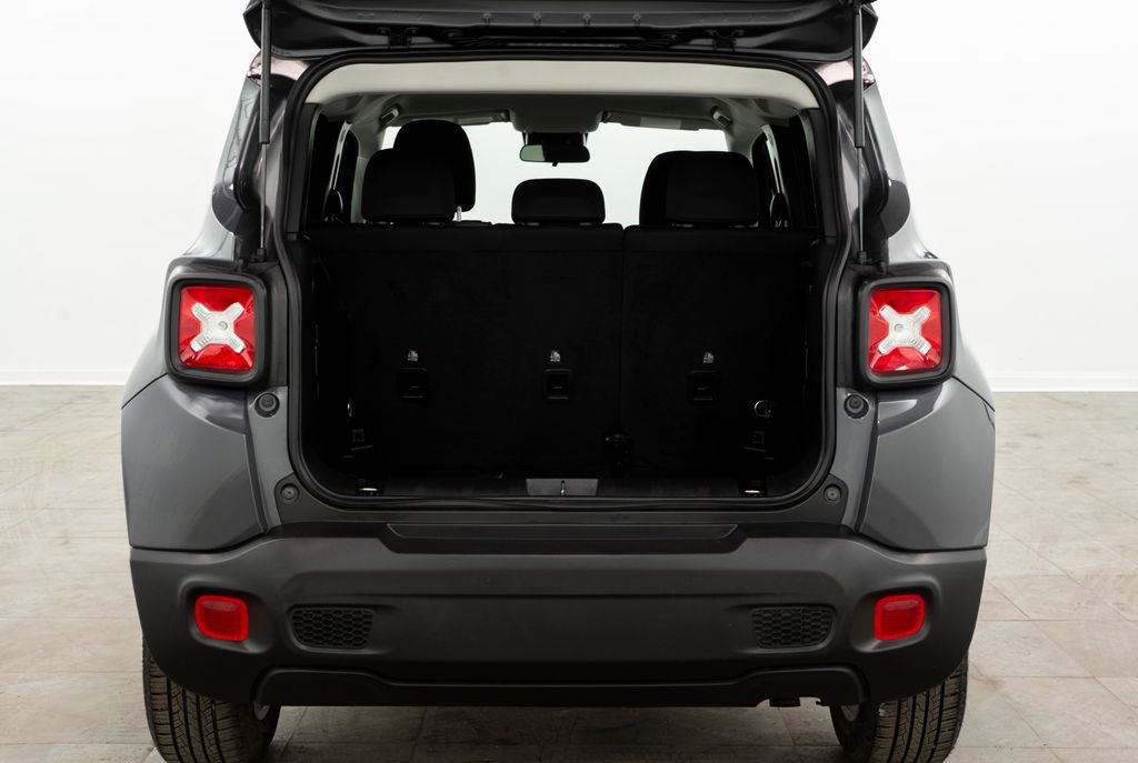 Used 2023 Jeep Renegade Latitude AWD/4WD image 12