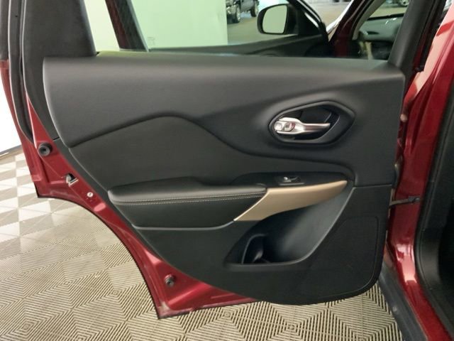 Used 2017 Jeep Cherokee Latitude FWD image 30