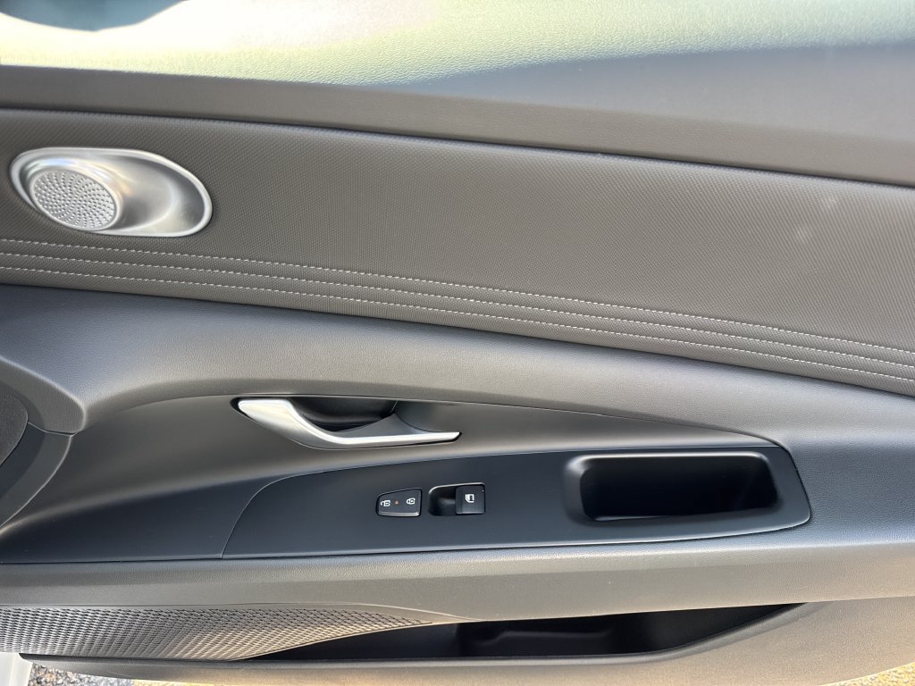 Used 2025 Hyundai Elantra SEL FWD image 14