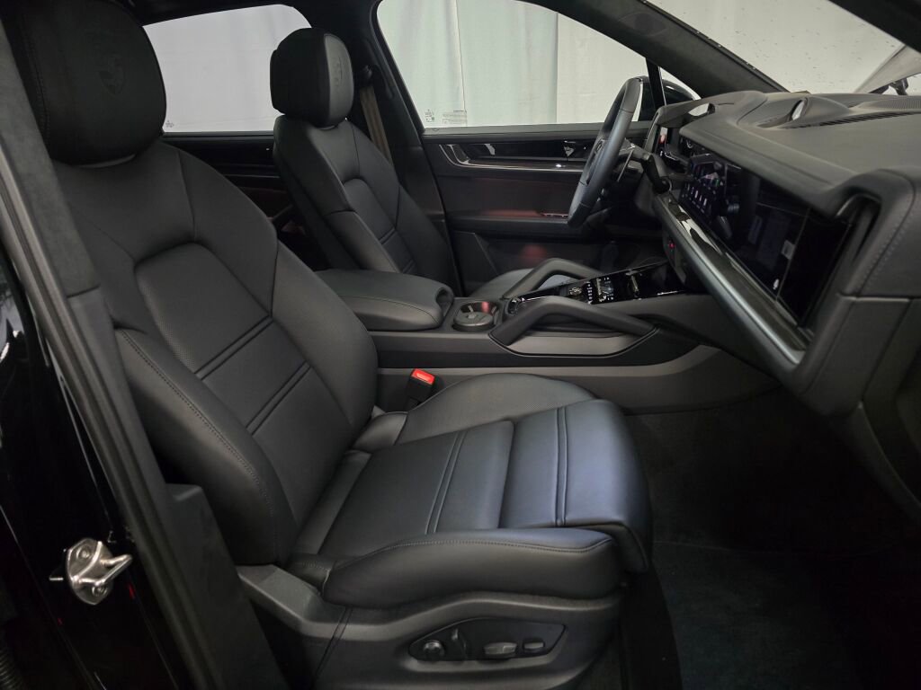 New 2026 Porsche Cayenne Turbo AWD/4WD image 29