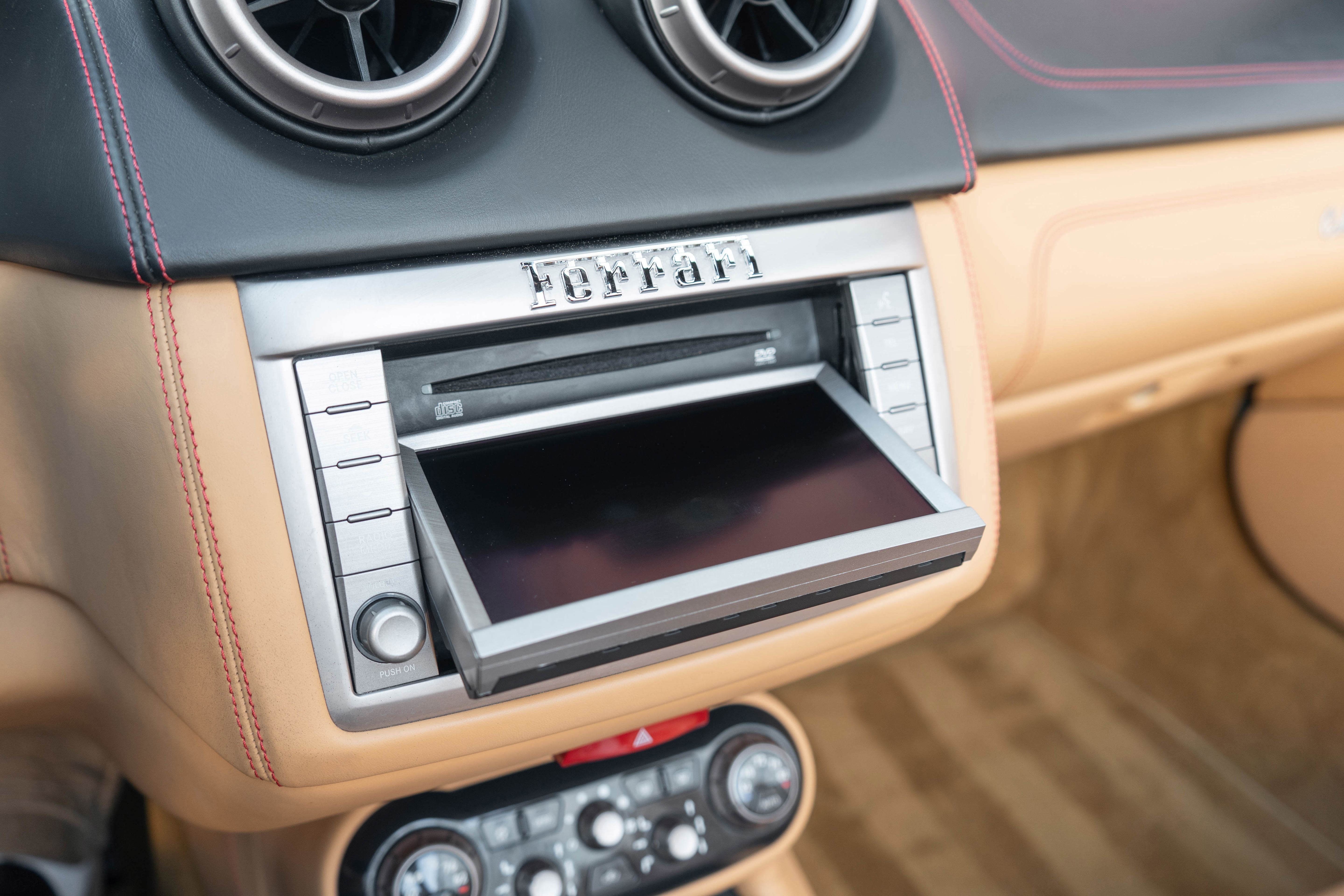 Used 2010 Ferrari California RWD image 22