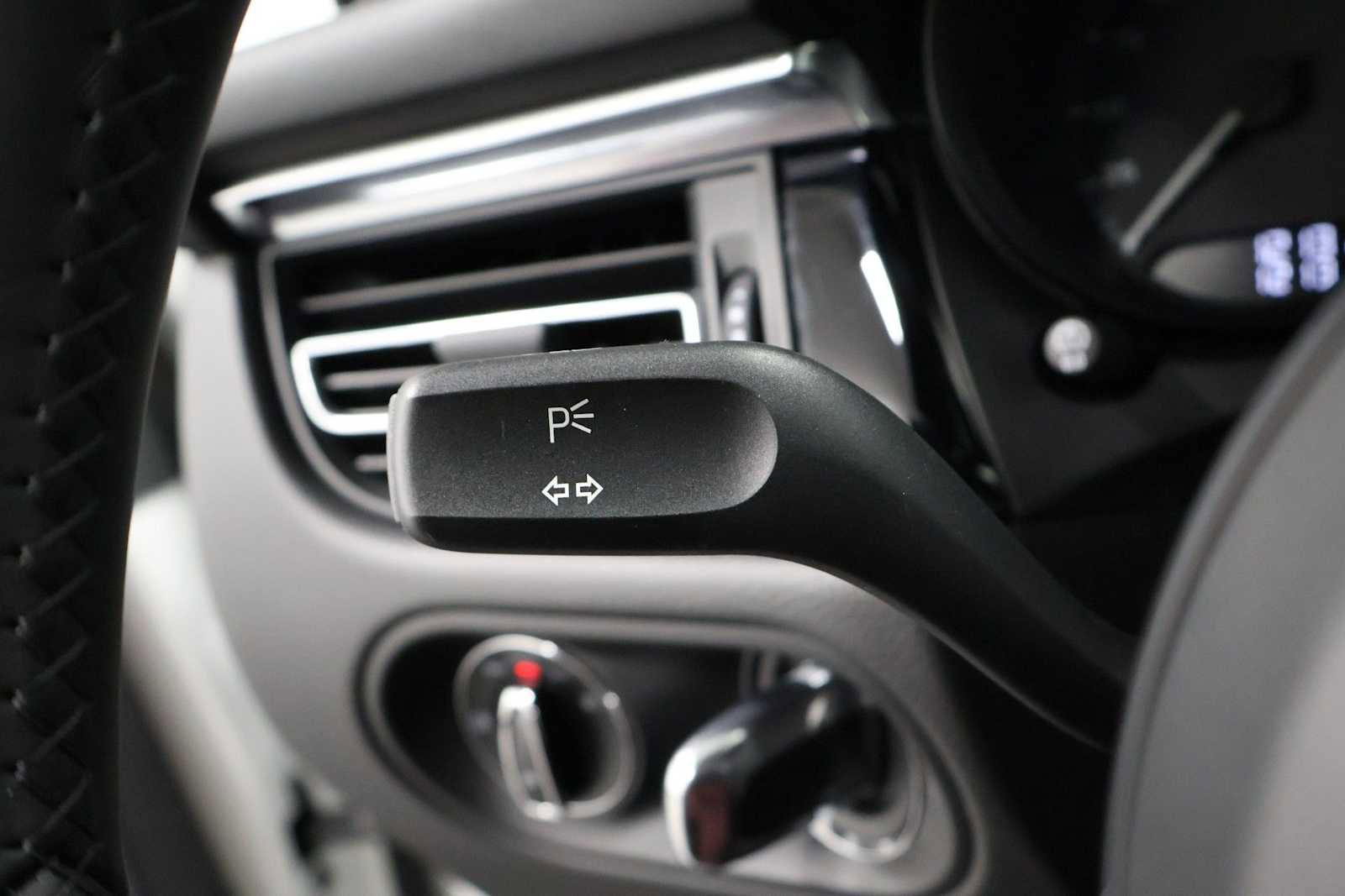 Used 2026 Porsche Macan AWD/4WD image 31