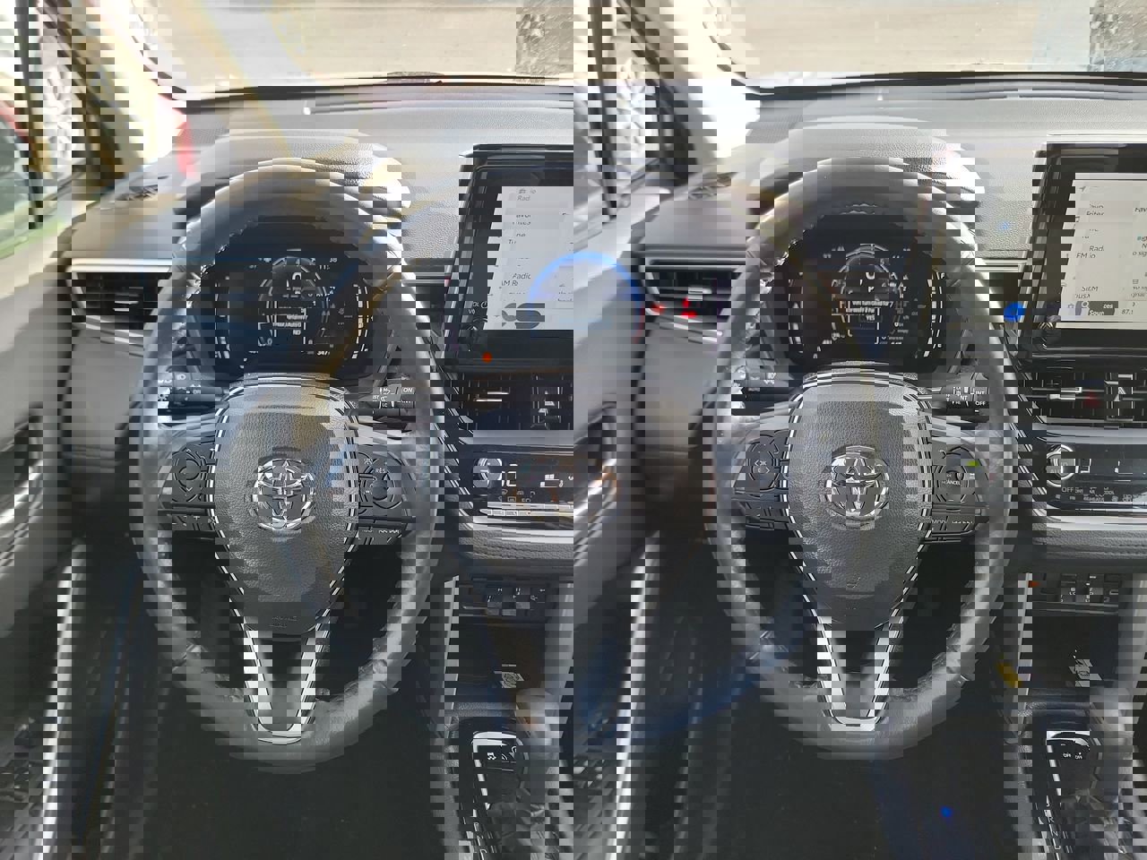 Used 2023 Toyota Corolla Cross XLE image 14