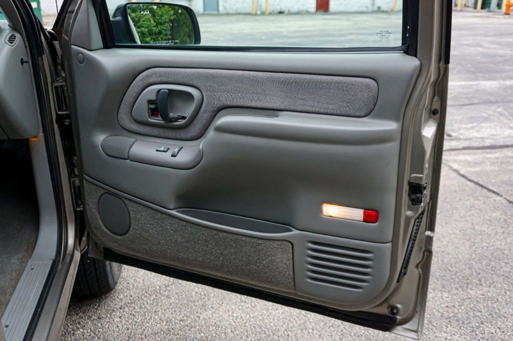 Used 1998 Chevrolet Silverado 1500 4x4 Extended Cab w/ Preferred Equipment Group 2 image 53