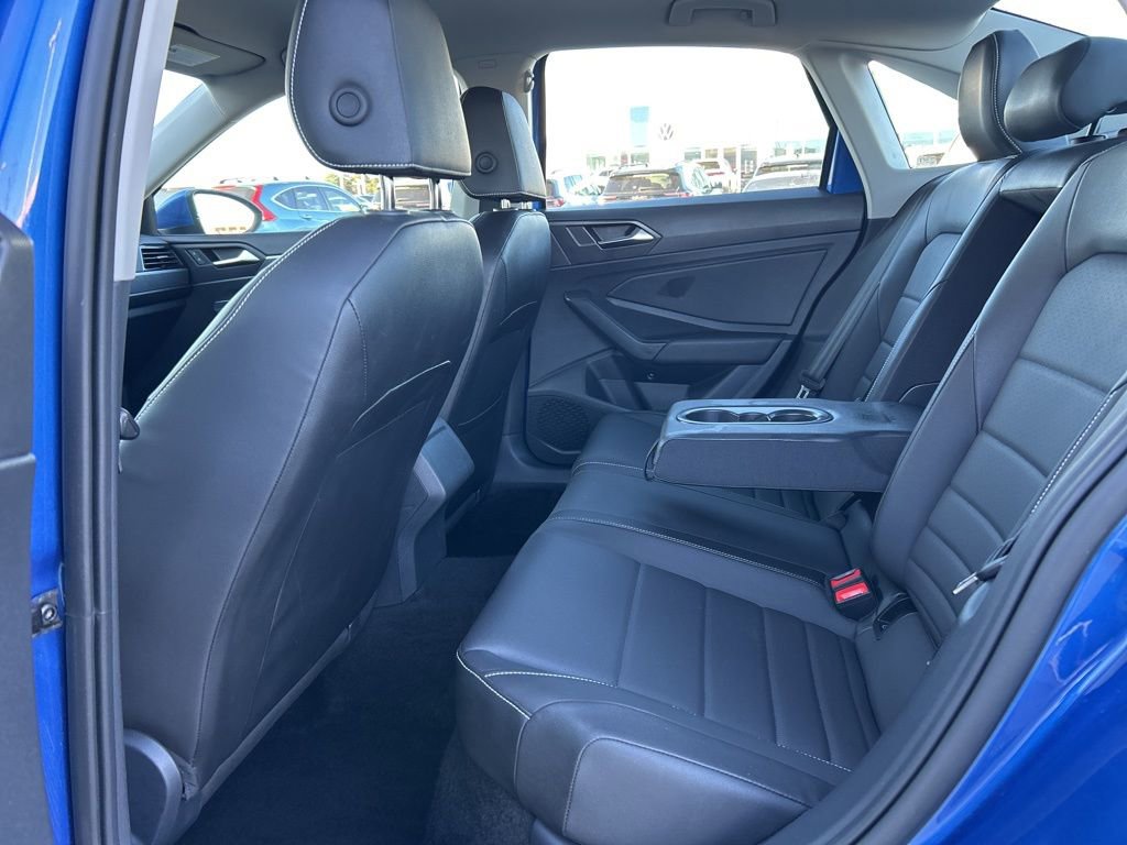 Used 2024 Volkswagen Jetta SE FWD image 9
