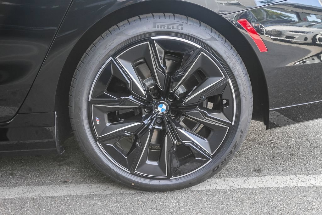 Used 2026 BMW 750e xDrive AWD/4WD image 8