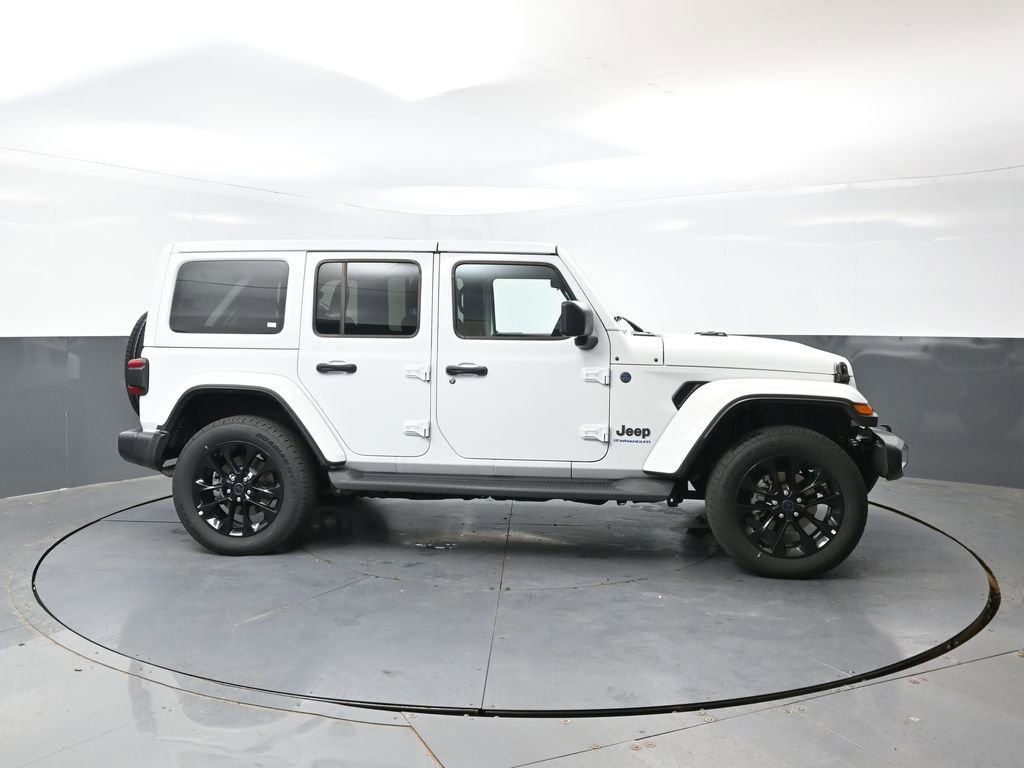 Used 2025 Jeep Wrangler Unlimited Sahara AWD/4WD image 3
