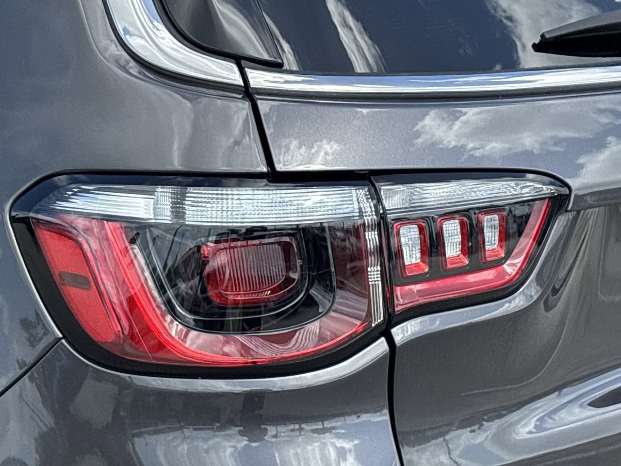 Used 2023 Jeep Compass Limited image 7