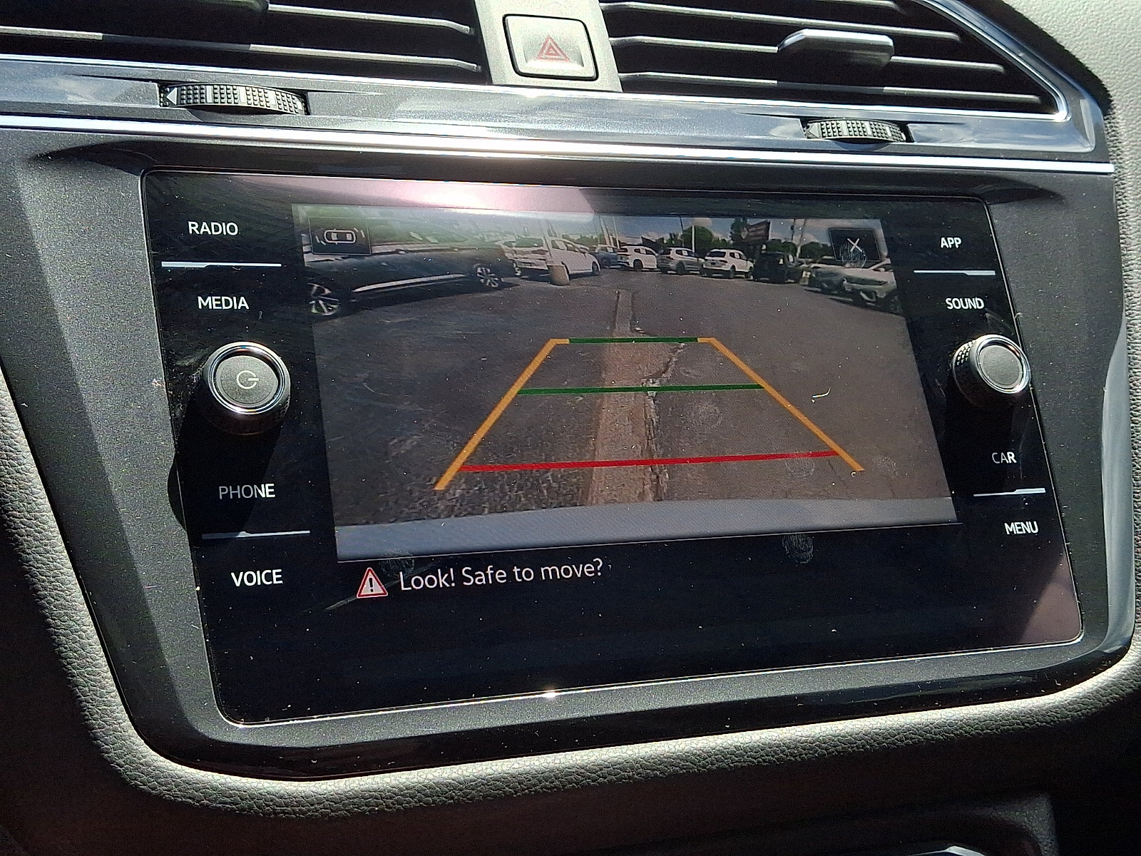 Certified 2022 Volkswagen Tiguan SE R-Line AWD/4WD image 18