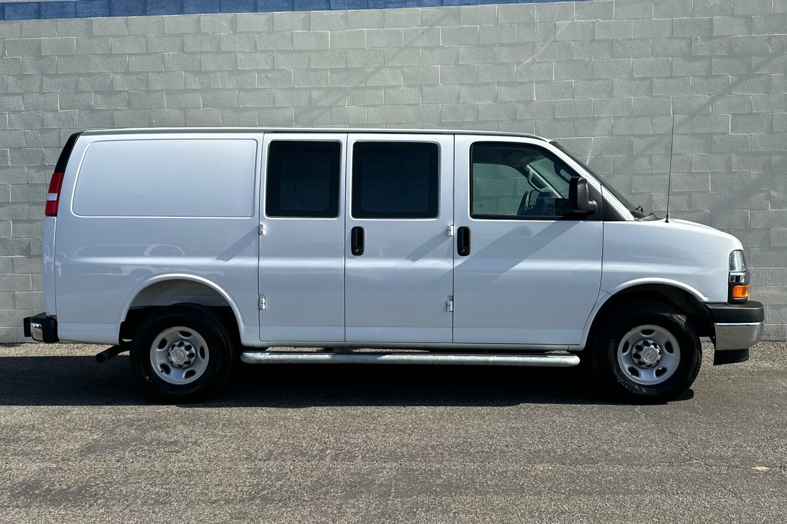 Used 2025 Chevrolet Express 2500 w/ Driver Convenience Package RWD image 3