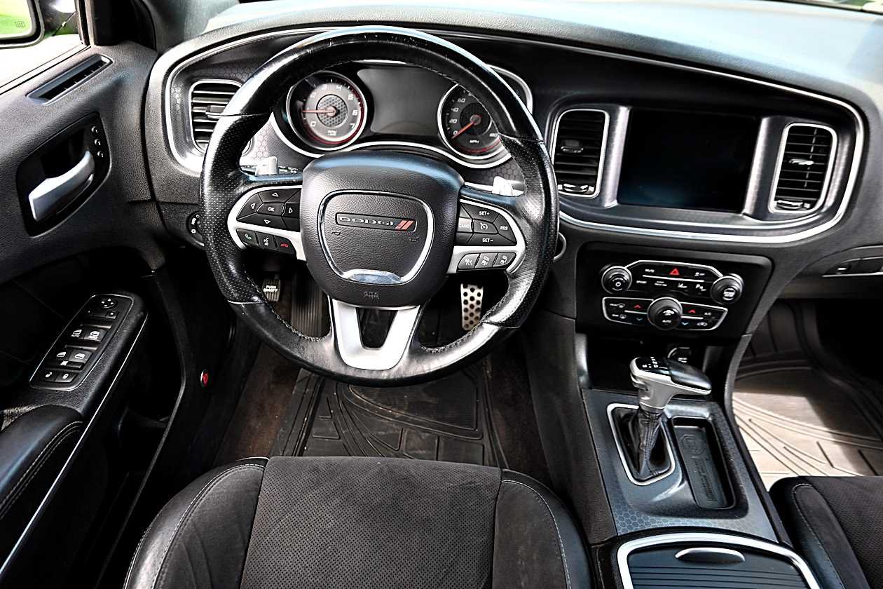 Used 2017 Dodge Charger R/T Scat Pack w/ Technology Group RWD image 21