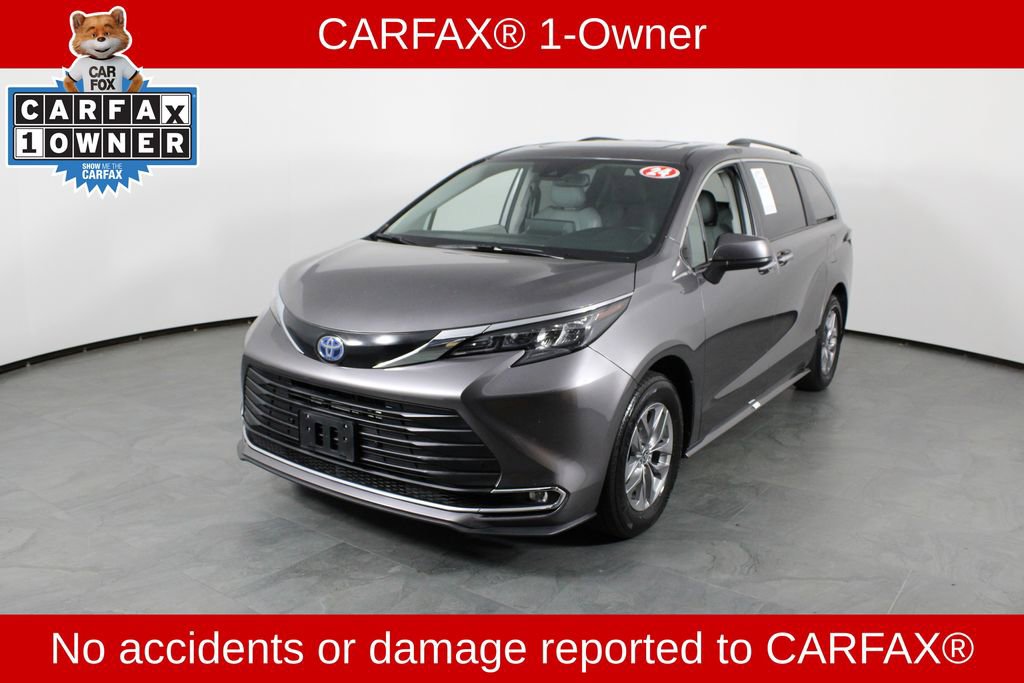 Used 2024 Toyota Sienna XLE image 2