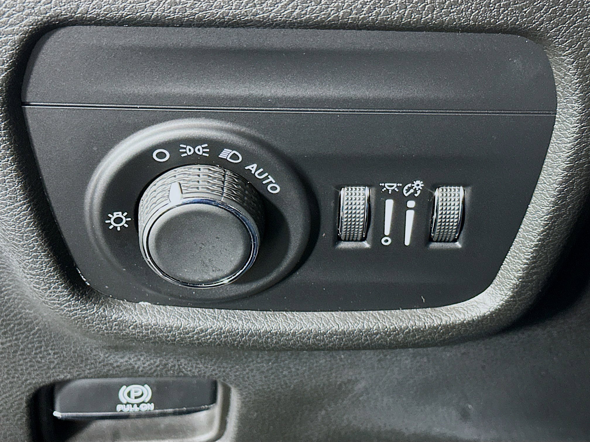 Used 2023 Jeep Grand Cherokee Laredo image 17