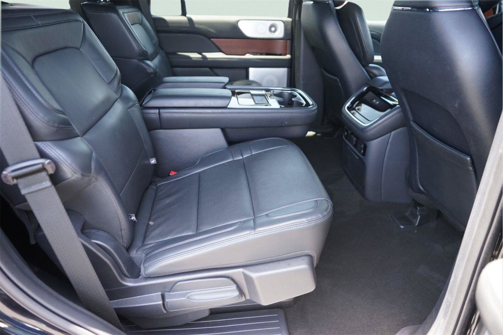 Used 2023 Lincoln Navigator Reserve AWD/4WD image 18
