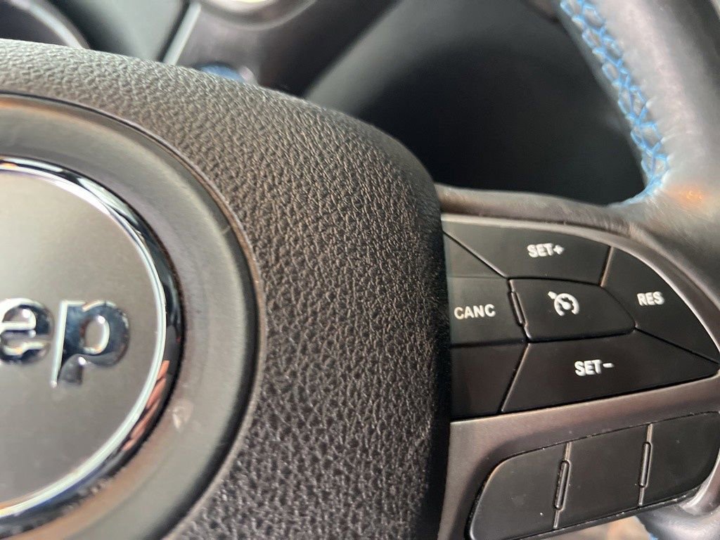 Used 2018 Jeep Grand Cherokee Laredo image 11