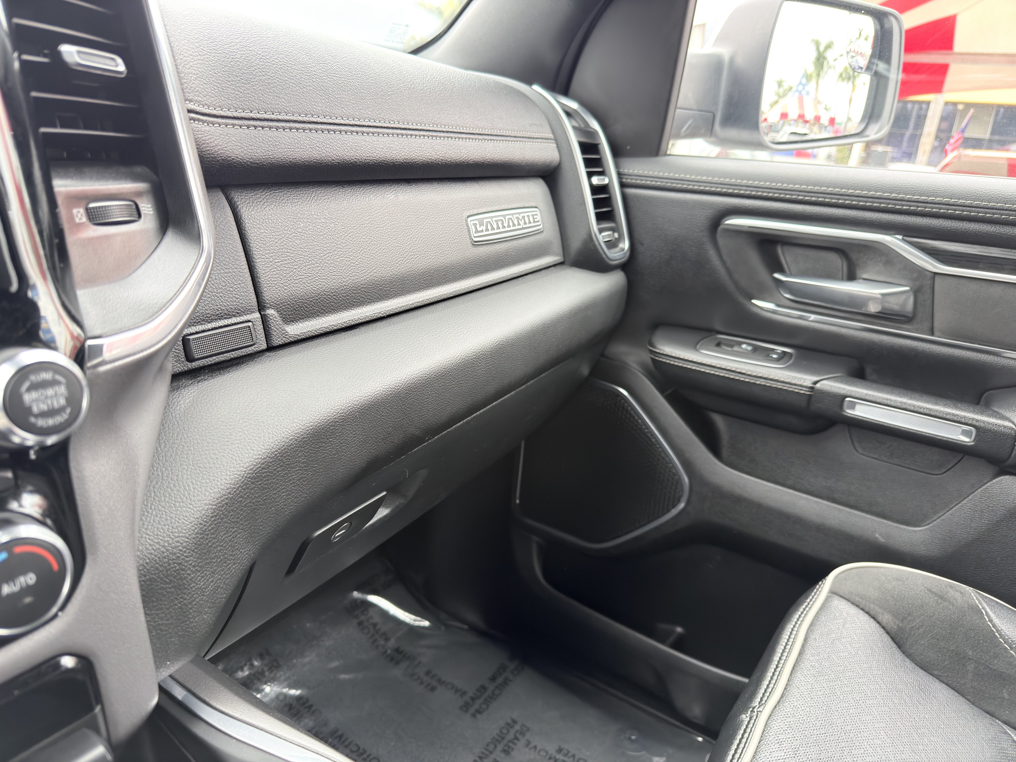Used 2024 RAM 1500 Laramie AWD/4WD image 38