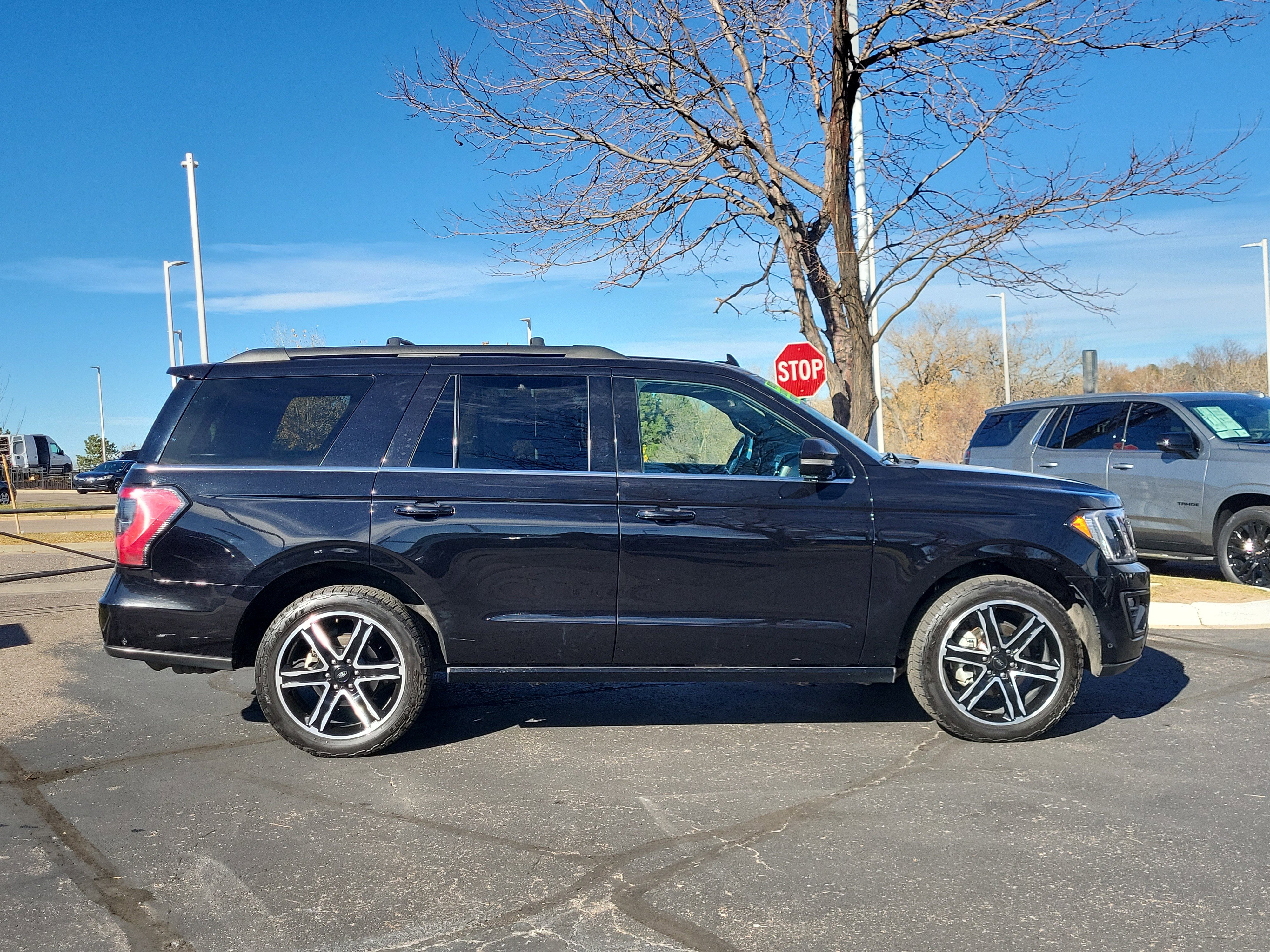 Used 2021 Ford Expedition Limited image 2