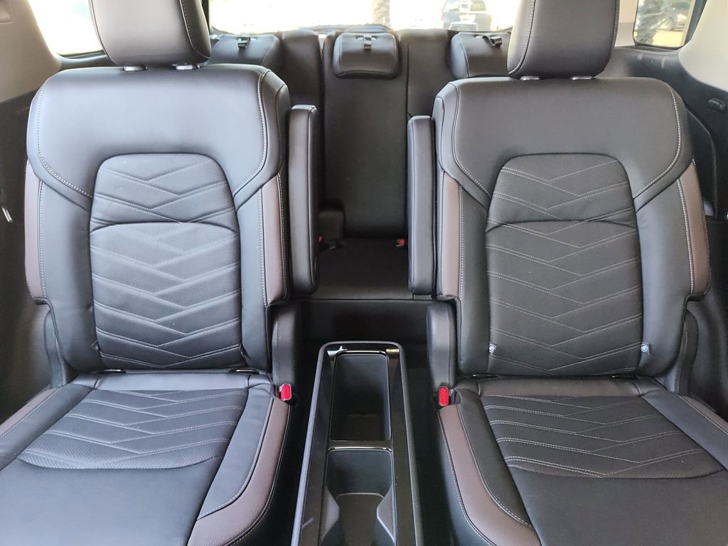 Used 2025 Nissan Pathfinder Platinum image 31