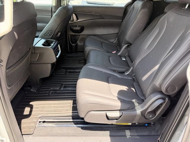 Used 2026 Kia Carnival SX w/ SX Dark Edition Package FWD image 11
