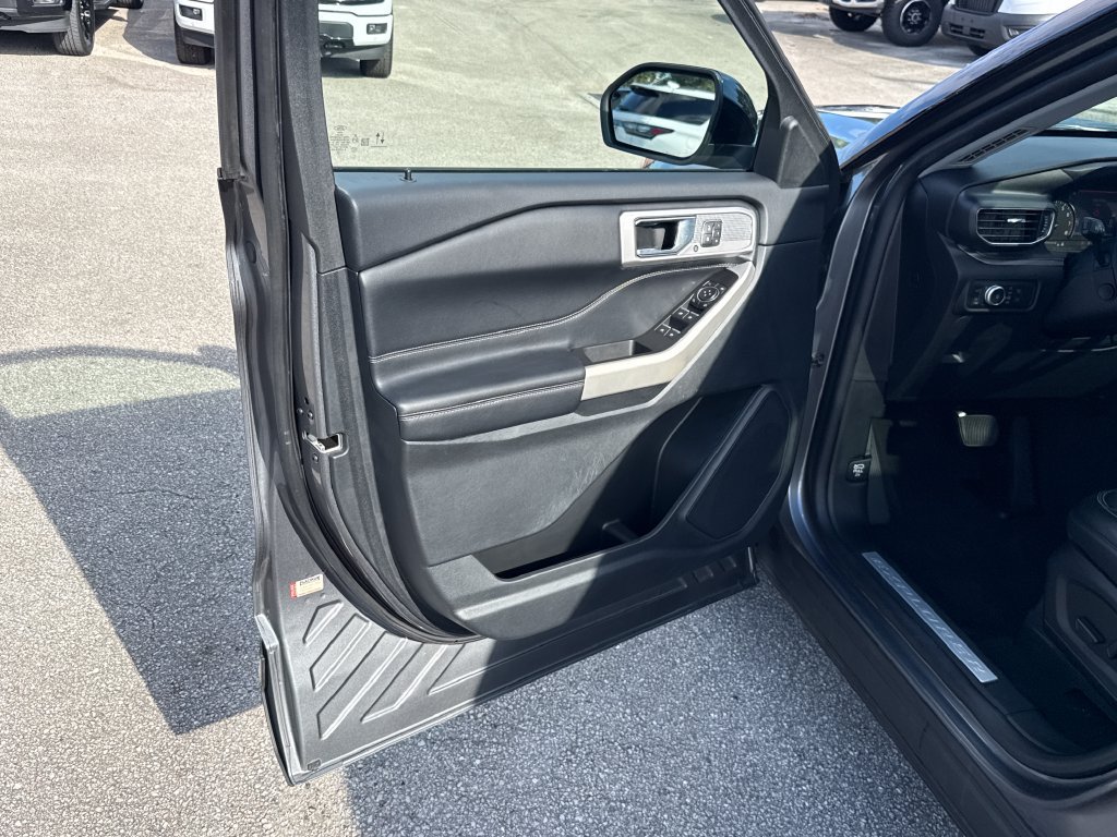 Certified 2022 Ford Explorer Limited AWD/4WD image 15