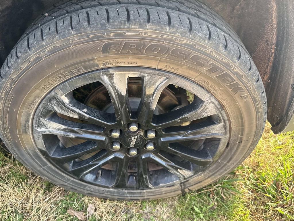 Used 2023 GMC Acadia SLT w/ Elevation Edition image 4